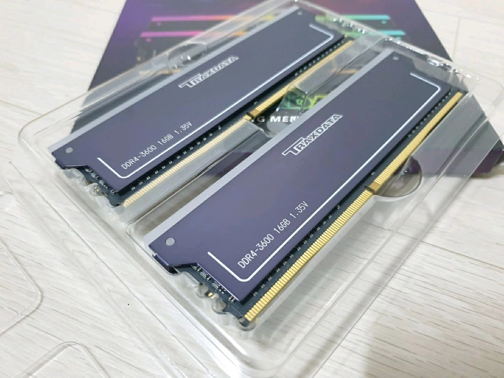 미친성능 DDR4 4600MHz CL20 ARGB 튜닝 램 (16GBx2) 32GB 이미지