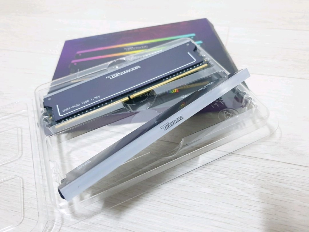 미친성능 DDR4 4600MHz CL20 ARGB 튜닝 램 (16GBx2) 32GB 이미지