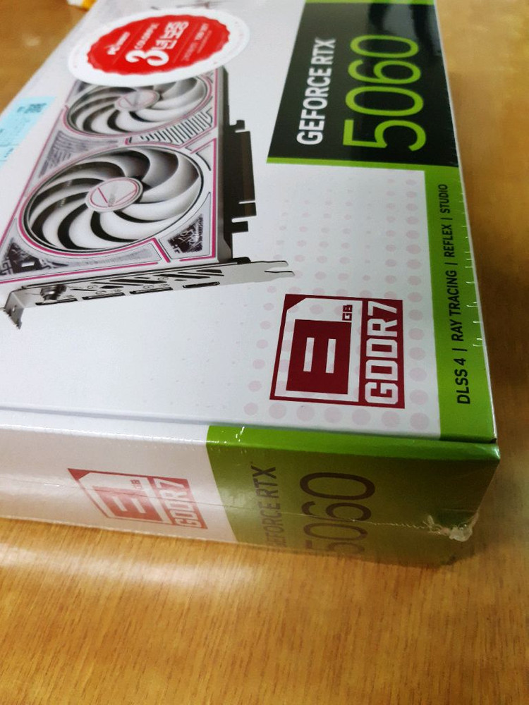 지포스 RTX 5060 Ultra DUO OC White D7 8GB 미개봉 새제품 그래픽카드 판매합니다 이미지