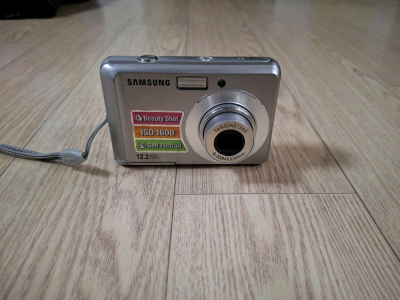 디지털카메라(삼성VLUU es17 실버) 이미지