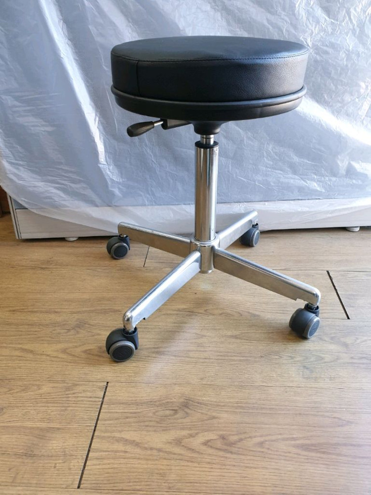 원형테이블 접이식탁자 작업탁자 포밍탁자 파티션 책상 의자 회의용테이블 회의용의자 수납장 서랍 유형탁자 회전의자 이미지