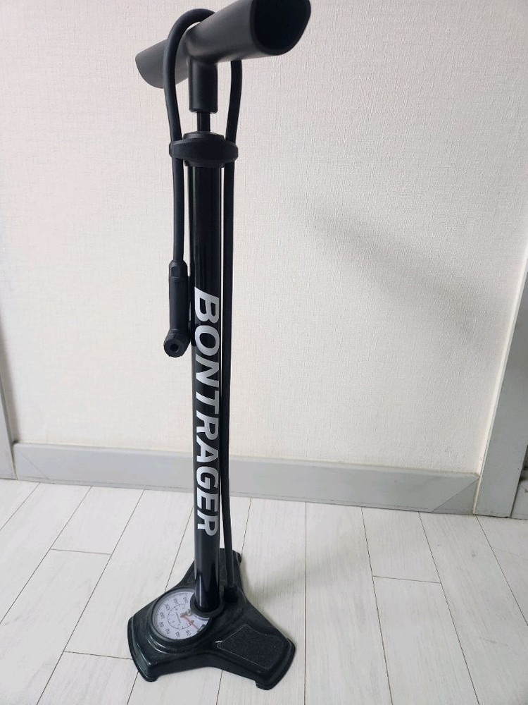 Breeo 자전거 헬멧(4) + Bontrager 펌프(3) 거치대 무료 이미지