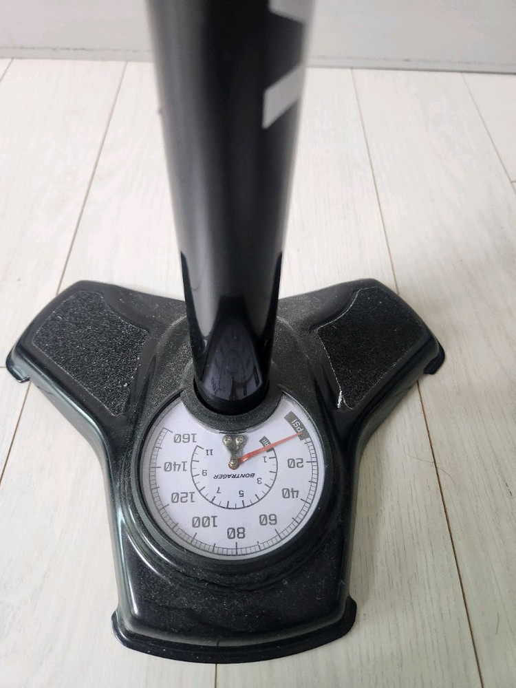 Breeo 자전거 헬멧(4) + Bontrager 펌프(3) 거치대 무료 이미지