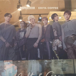 보이넥스트도어 이디야 윈도우포스터 이미지