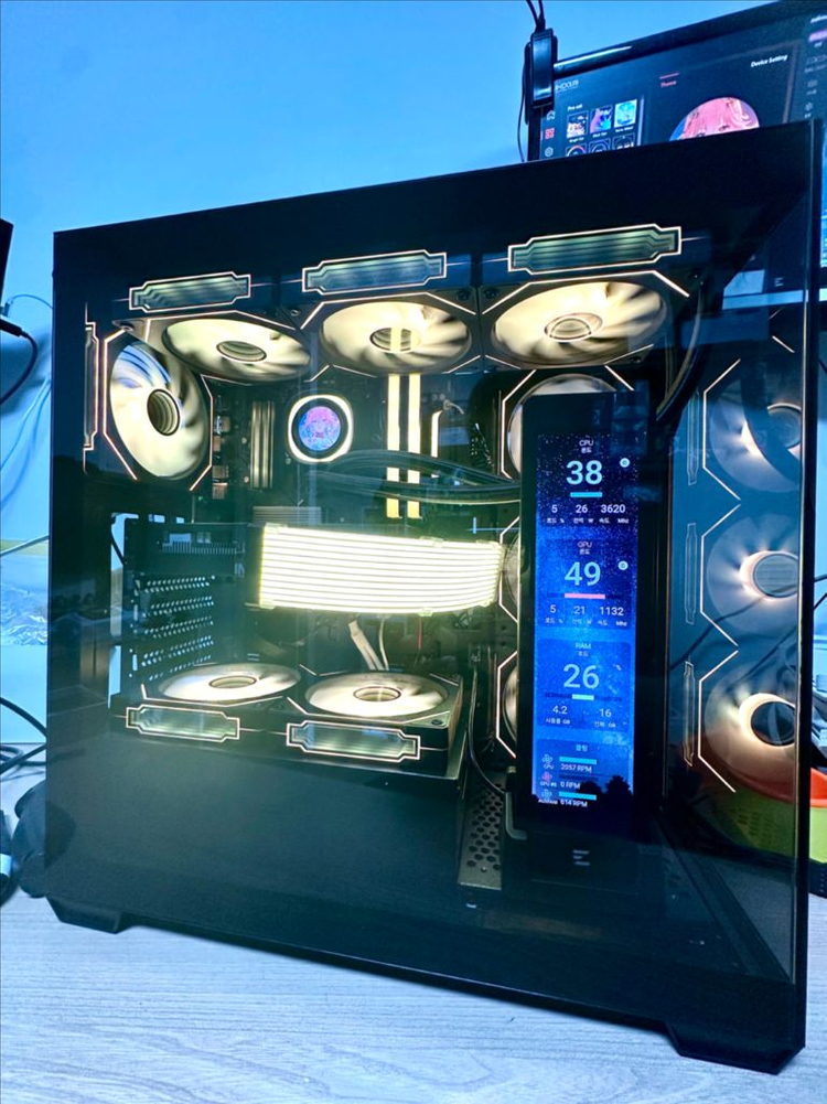 RTX 5060 새 그래픽카드 장착! 블랙 우드 감성 게이밍 PC 완성형 이미지