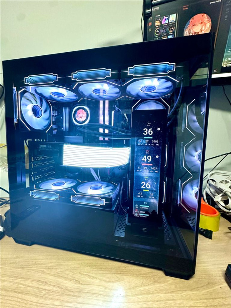 RTX 5060 새 그래픽카드 장착! 블랙 우드 감성 게이밍 PC 완성형 이미지