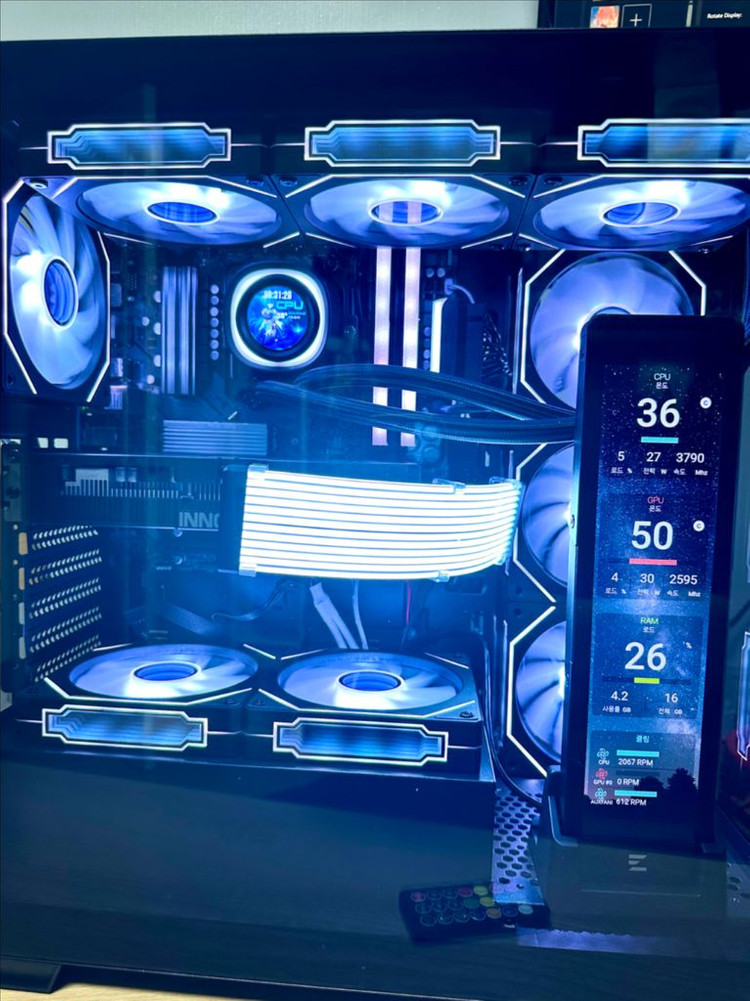 RTX 5060 새 그래픽카드 장착! 블랙 우드 감성 게이밍 PC 완성형 이미지