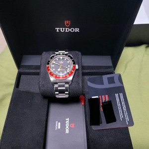 튜더 블랙베이 GMT시계 이미지