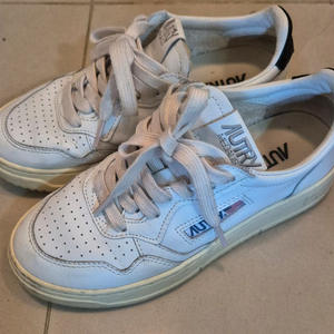 오트리 메달리스트 스니커즈 35 이미지