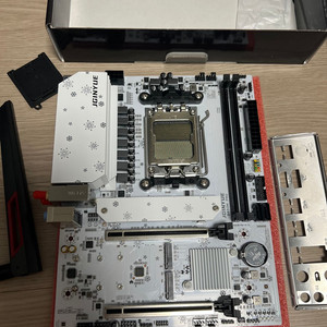 JGINYUE B850M PRO 화이트 메인보드 판매합니다 이미지