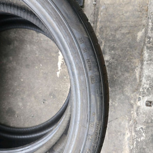 275/35R22 피렐리 피제로 이미지