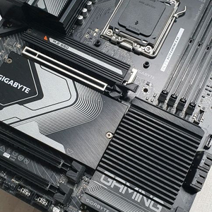 GIGABYTE X670 X AX 이미지