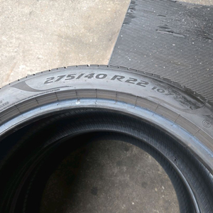 피럴리 피제로 타이어 275/40R22 이미지