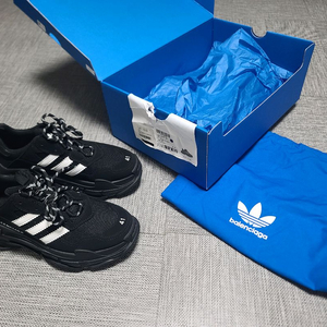 발렌시아가 트리플s 아디다스 발렌시아가 트리플s 블랙 41 이미지