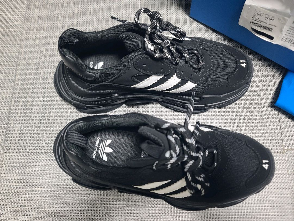 발렌시아가 트리플s 아디다스 발렌시아가 트리플s 블랙 41 이미지