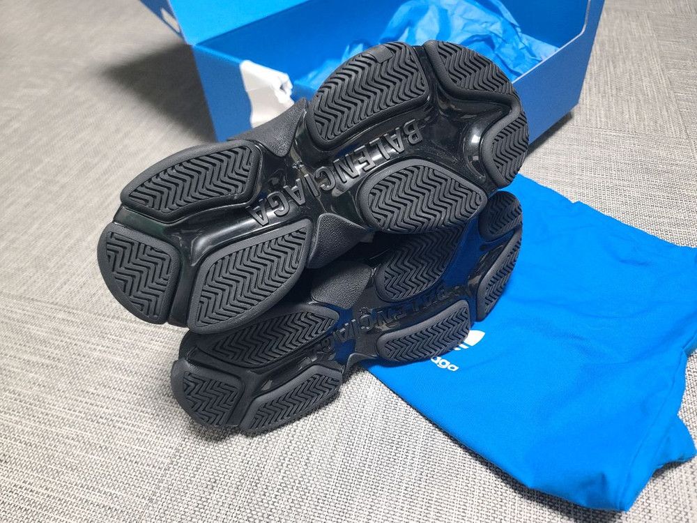 발렌시아가 트리플s 아디다스 발렌시아가 트리플s 블랙 41 이미지