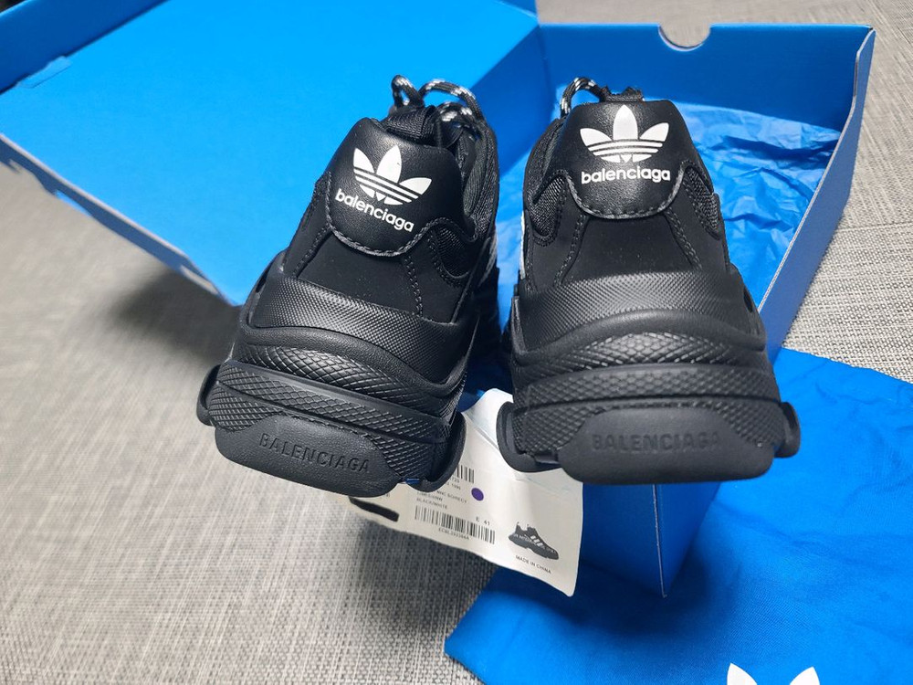 발렌시아가 트리플s 아디다스 발렌시아가 트리플s 블랙 41 이미지