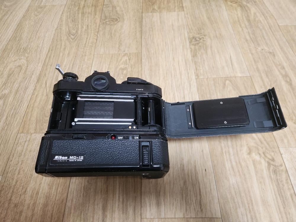 니콘 FE2 바디및 50mm f 2 렌즈 + md-12 모터드라이버 + mr-3 셔터 릴리즈 셋트 판매합니다 이미지