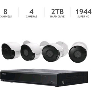 캠플러스 8채널 CCTV 세트입니다. 4대의 카메라와 2TB 하드디스크가 기본 제공됩니다. 이미지