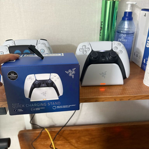 레이저 듀얼센스 충전독 이미지