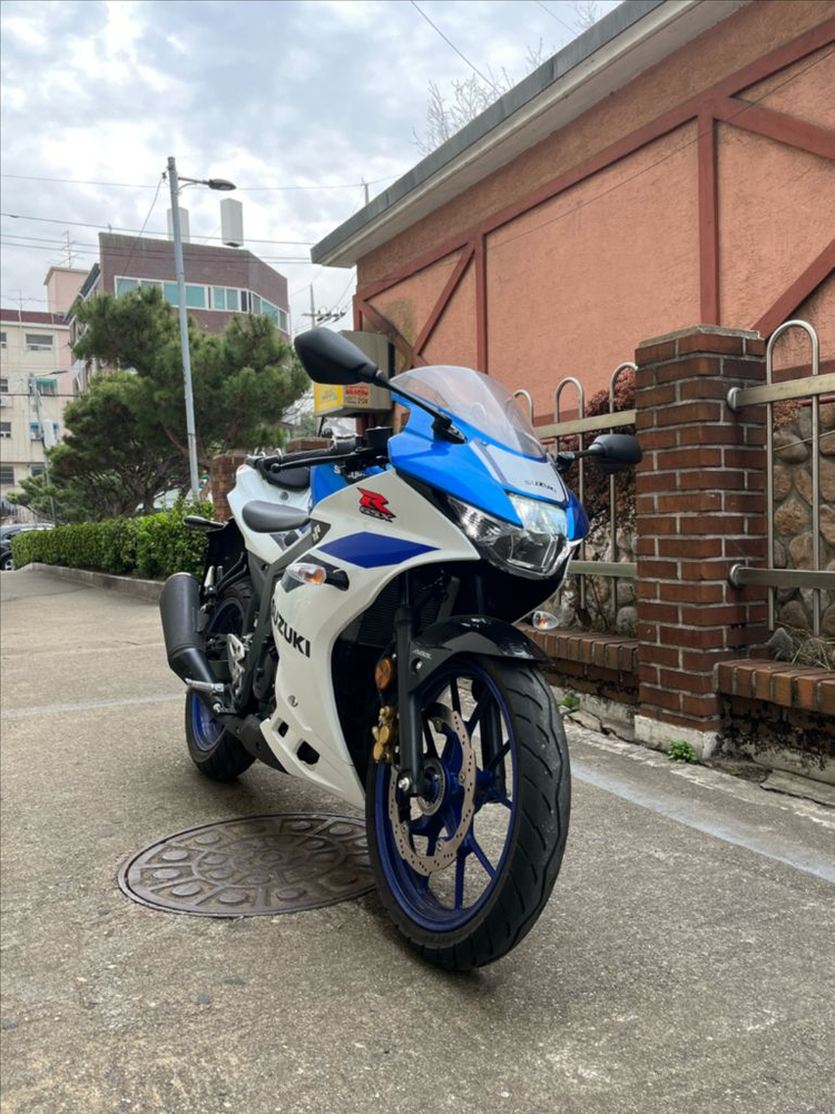 25년식2천키로 스즈키gsx-r125 급처 합니다! 이미지