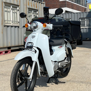 혼다 슈퍼커브110 25년식 6천키로대 저렴한 가격에 판매합니다 이미지