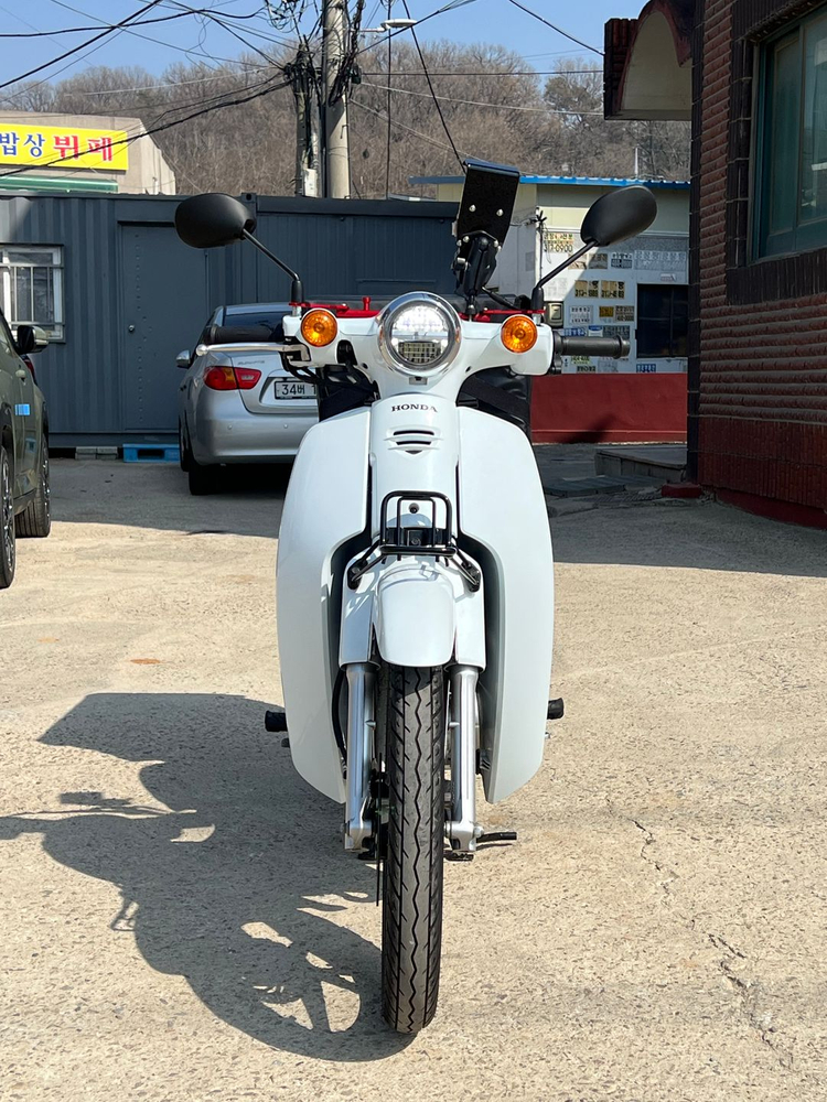 혼다 슈퍼커브110 25년식 6천키로대 저렴한 가격에 판매합니다 이미지
