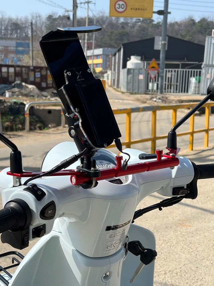 혼다 슈퍼커브110 25년식 6천키로대 저렴한 가격에 판매합니다 이미지