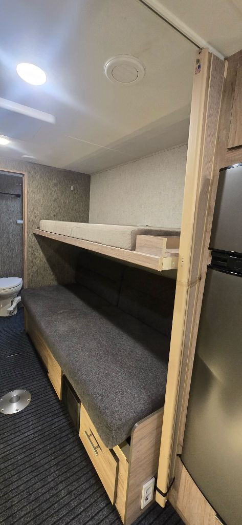 포레스트리버 K-WAVE TS 캠핑카, 2016년식(2020년 등록), 7,500만원 이미지