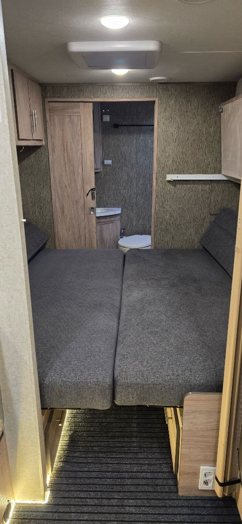 포레스트리버 K-WAVE TS 캠핑카, 2016년식(2020년 등록), 7,500만원 이미지