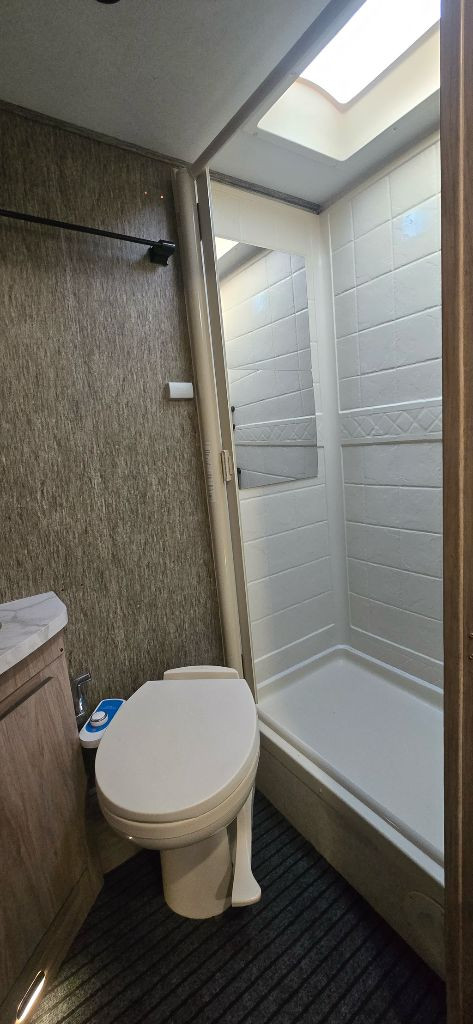 포레스트리버 K-WAVE TS 캠핑카, 2016년식(2020년 등록), 7,500만원 이미지