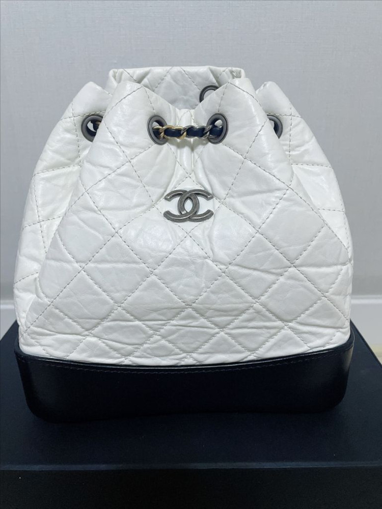 샤넬 가브리엘 백팩 스몰 화이트 내장칩 이미지