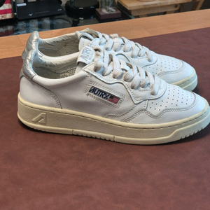 240-245(38) 오트리 메달리스트 로우 스니커 이미지