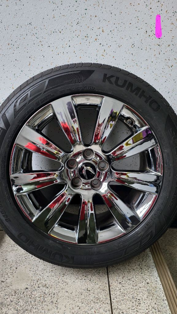 뉴에쿠스 vi/순정18인치/크롬휠, 타이어/중고 4개/교환가능/개인/팝니다. 이미지