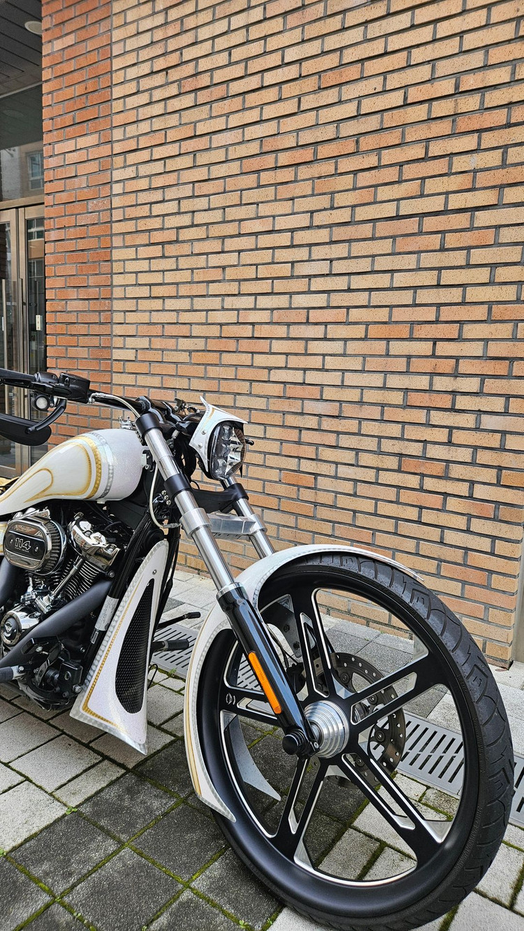 할리데이비슨 26인치 풀커스텀 브레이크아웃 3350만원 이미지