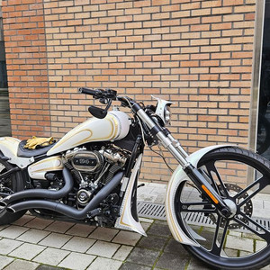 할리데이비슨 26인치 풀커스텀 브레이크아웃 3350만원 이미지