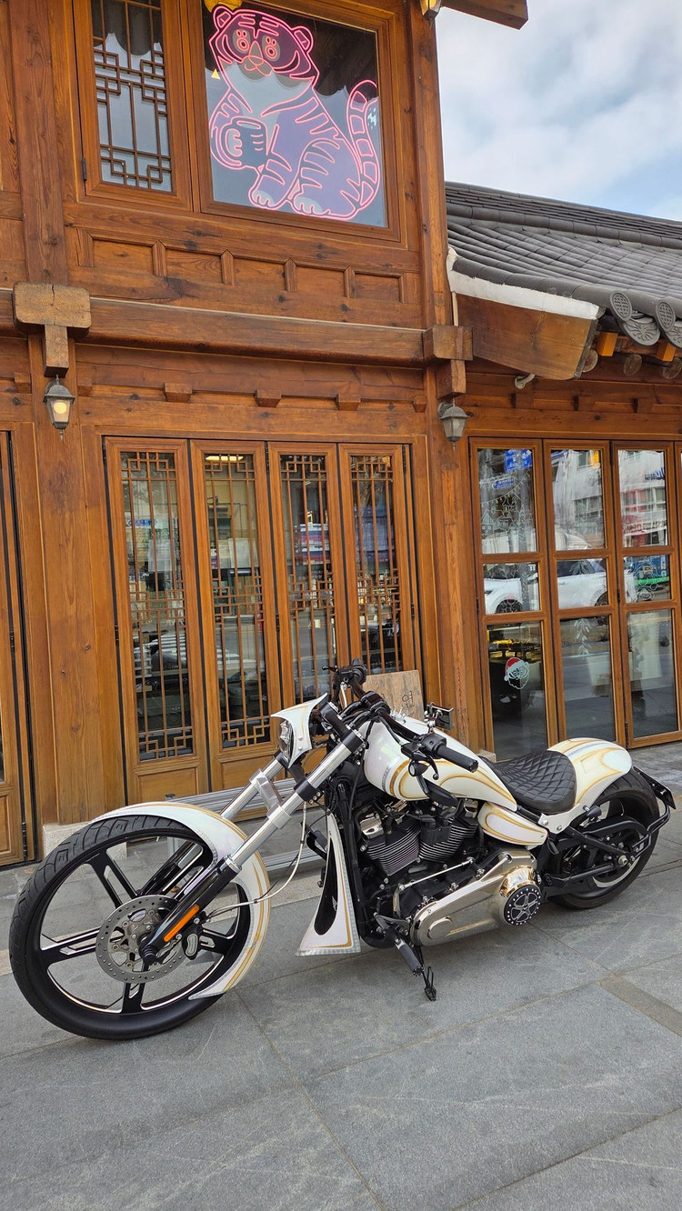 할리데이비슨 26인치 풀커스텀 브레이크아웃 3350만원 이미지