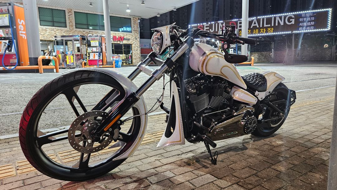 할리데이비슨 26인치 풀커스텀 브레이크아웃 3350만원 이미지