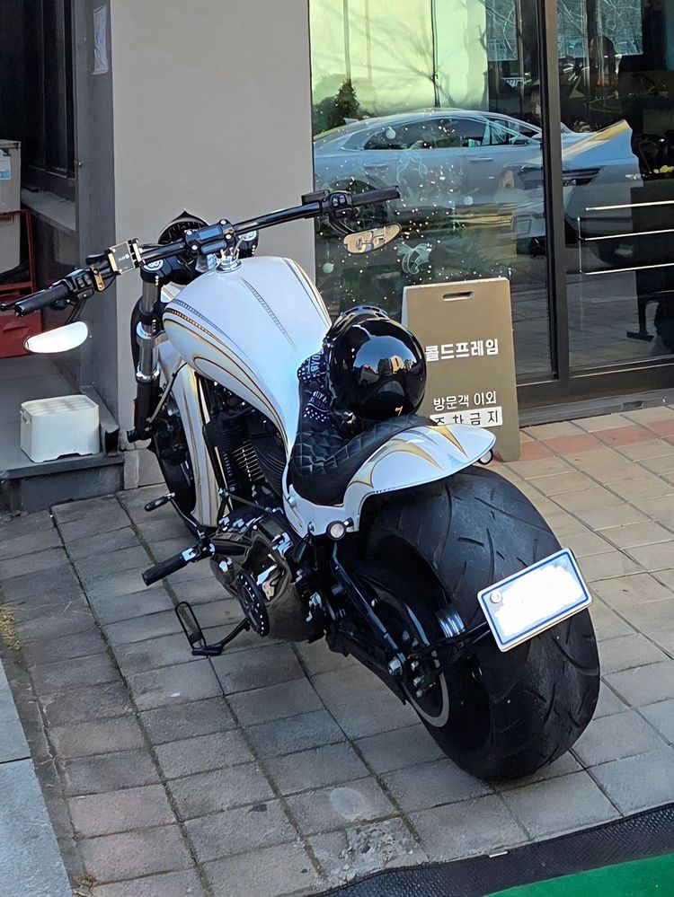 할리데이비슨 26인치 풀커스텀 브레이크아웃 3350만원 이미지