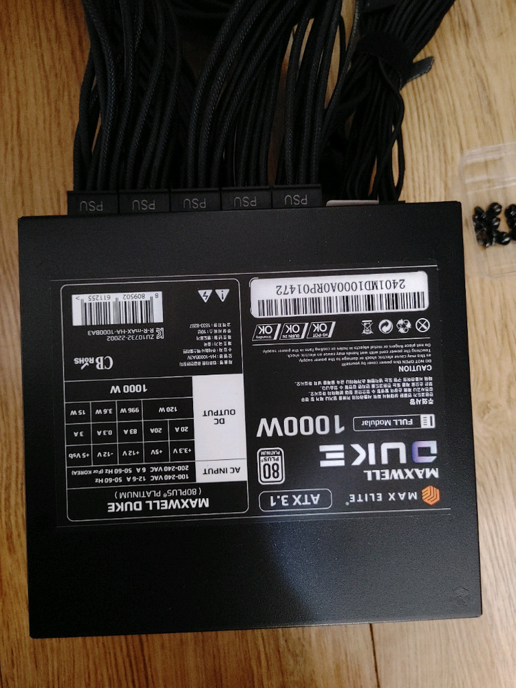 고성능 게이밍 PC 반본체 이미지