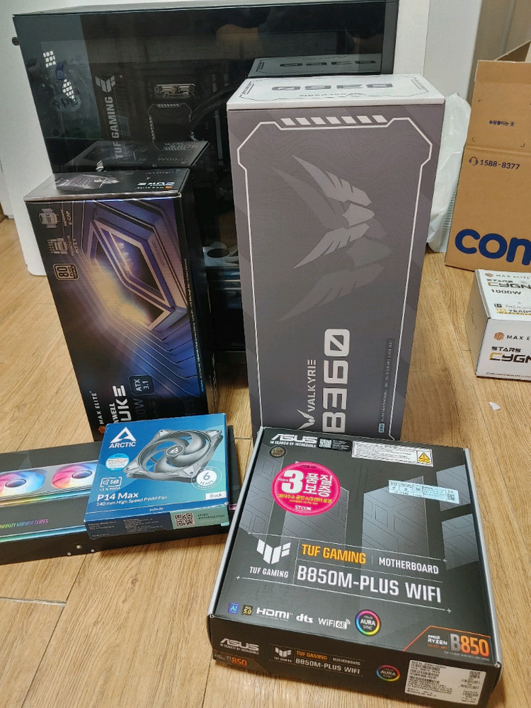 고성능 게이밍 PC 반본체 이미지