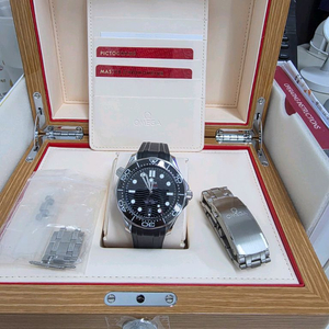 오메가 씨마스터 다이버300 검판 판매합니다 이미지