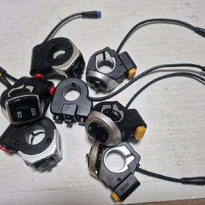 전동킥보드 라이트.크락션 스위치 이미지