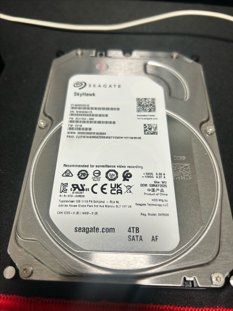 단순개봉 미사용 3.5인치 하드디스크 4테라 입니다. 이미지