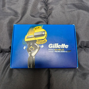 질레트 프로쉴드 옐로우 면도기 세트 (면도날 12개) 미개봉 새상품 이미지