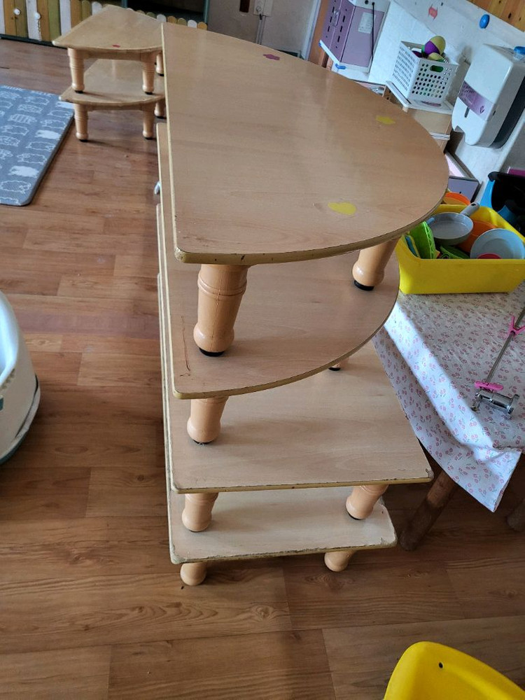 어린이 책상 이미지