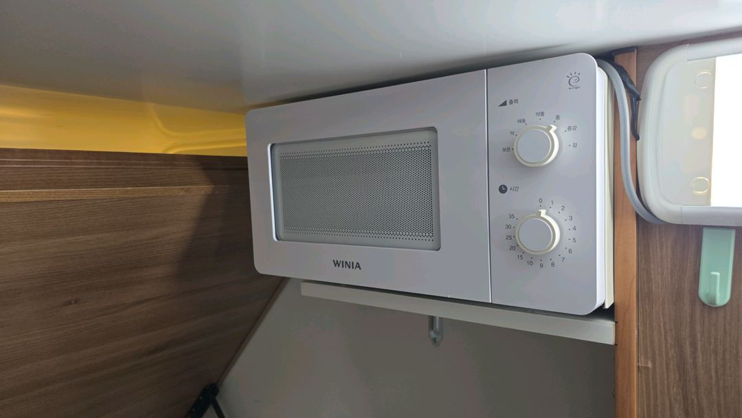 급매 가격인하 에어밴 카라반 2037MF 판매합니다. 지하주차,에어컨, 온수기 전자렌지,화장실,샤워실 이미지