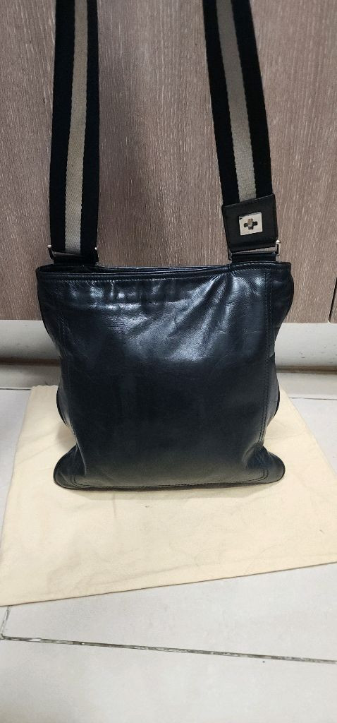 발리 BALLY 크로스백 라지사이즈와 미듐사이즈 이미지