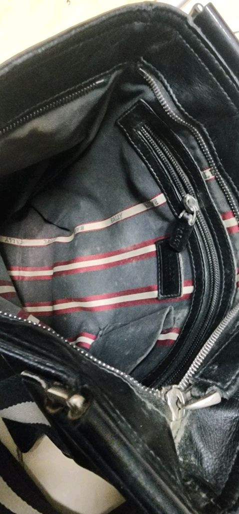 발리 BALLY 크로스백 라지사이즈와 미듐사이즈 이미지