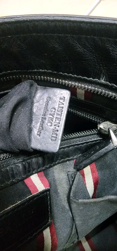 발리 BALLY 크로스백 라지사이즈와 미듐사이즈 이미지